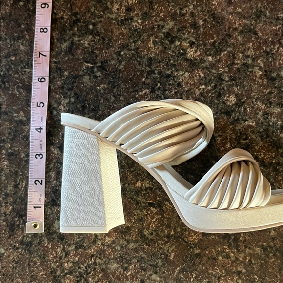 Dolce Vita Pilton Light Cream Soft-Volume Slide Block-Heel Dress Sandals - Picture 4 of 7